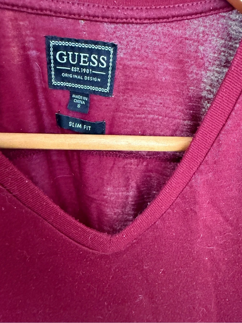 Guess v neck tee - Picture 2 of 2